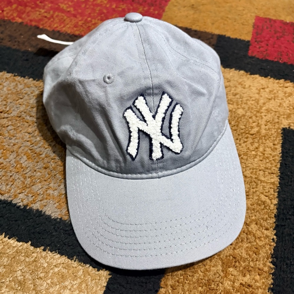Light Bluish Grey New York Yankees Adjustable Cap - Picture 2 of 5